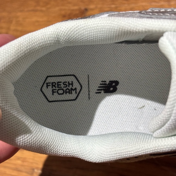 NEW BALANCE Fresh Foam Arishi v4 Tiralux Running Shoe Sneaker White Women’s 10 - Picture 5 of 10